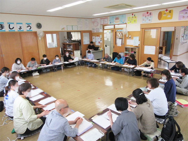 スタッフ会議の様子